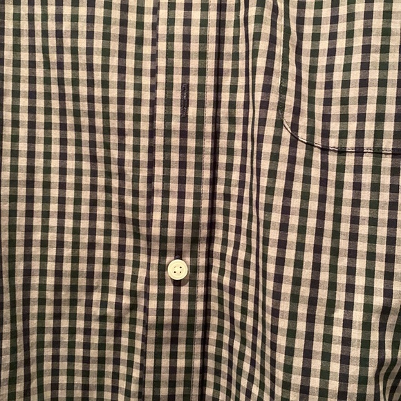 Kohls Classic Fit plaid/checkered Button Up - Picture 3 of 3